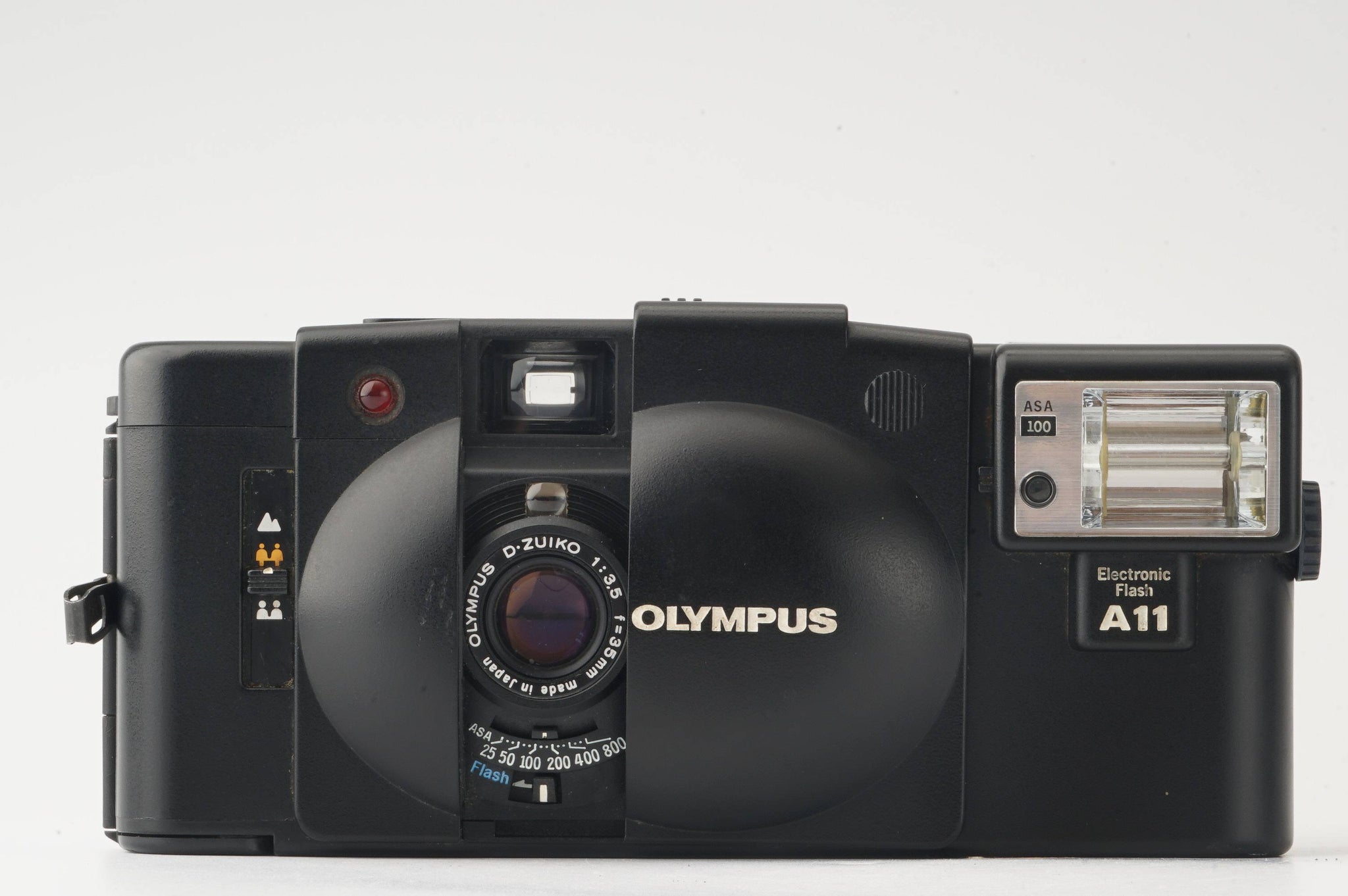 オリンパス Olympus XA2 D.Zuiko 35mm F3.5 / Electronic Flash A11 ...