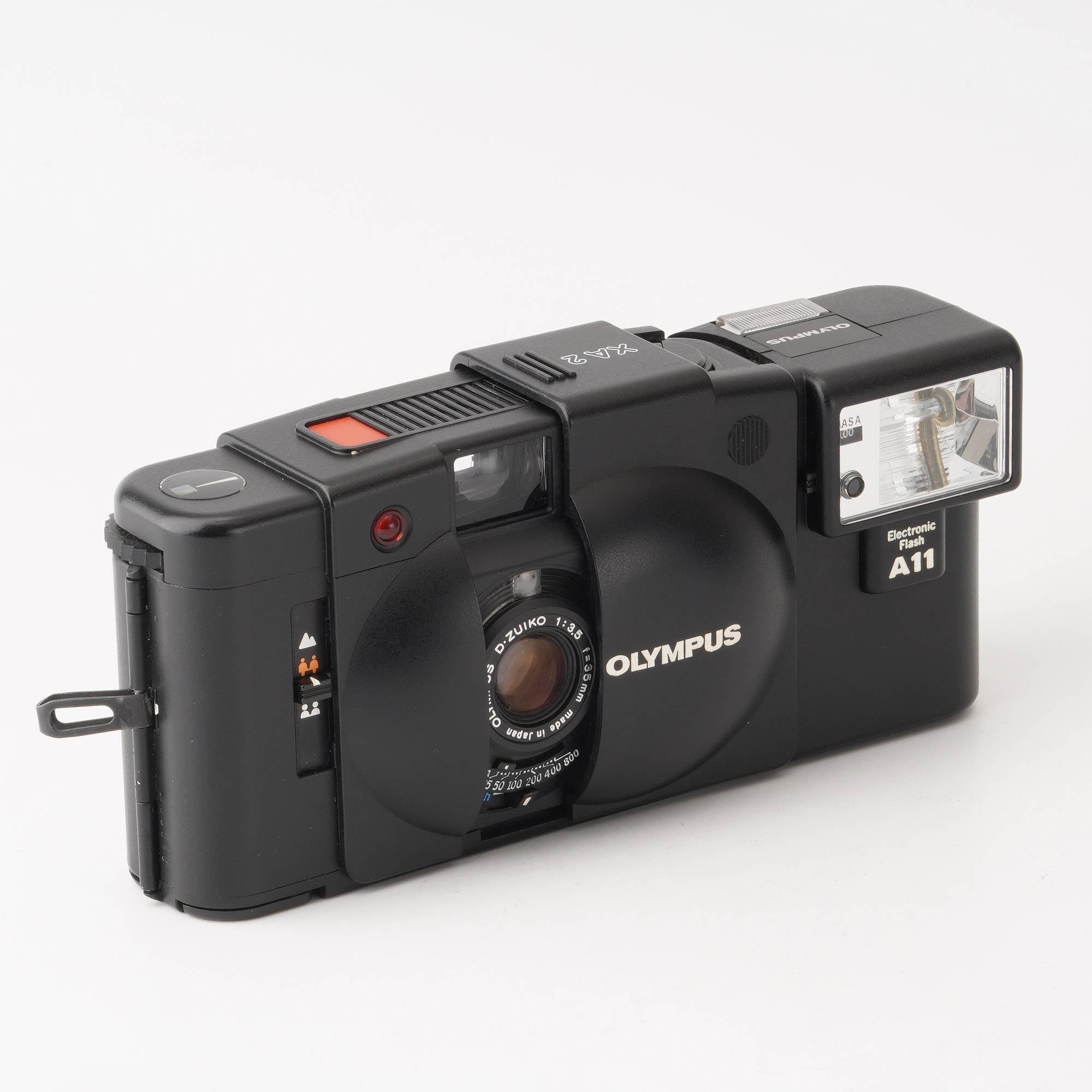 カメラ女子OLYMPUS XA2 + フラッシュA11 - フィルムカメラ