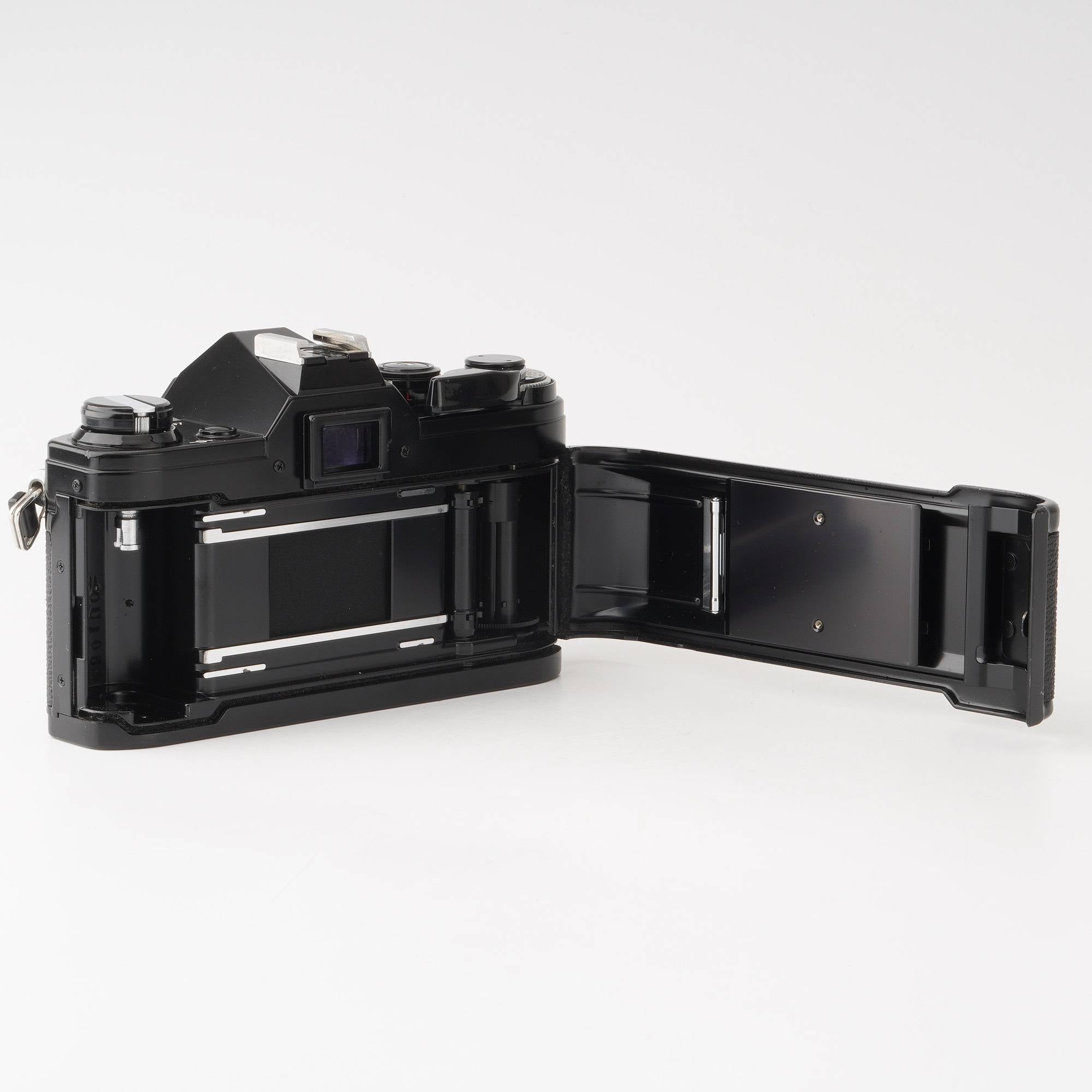 キヤノン Canon AE-1 / New FD 50mm F2 – Natural Camera / ナチュラル