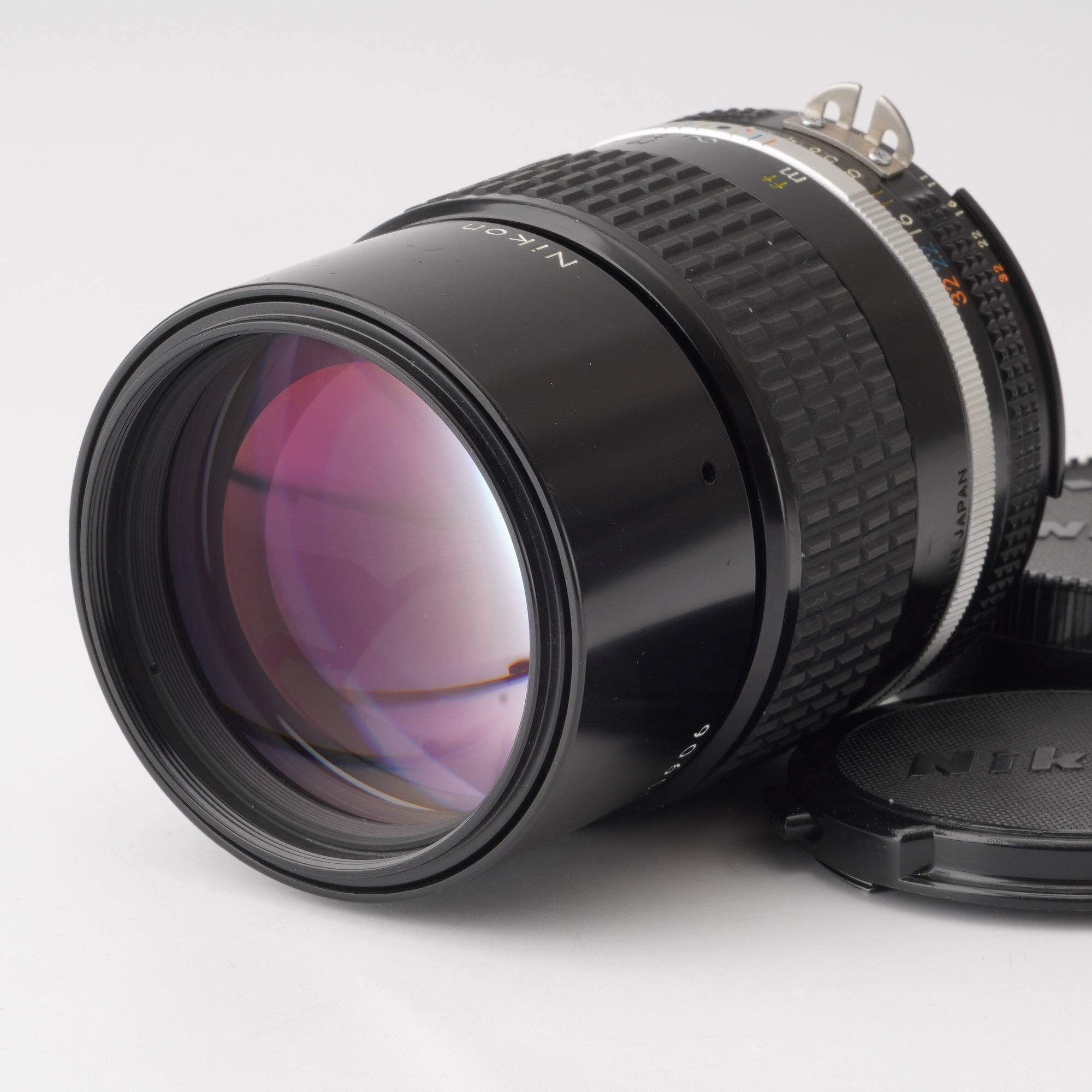 ニコンレンズ    Ai‐S  Nikkor 135mm F 2.8  レンズ