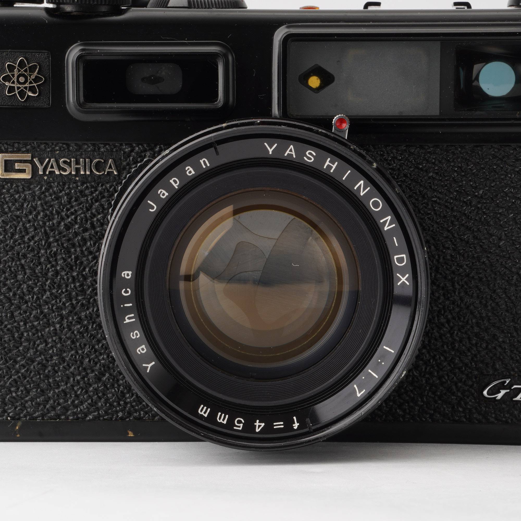 Yashica Electro 35 GT / YASHINON-DX 45mm f/1.7 – Natural Camera